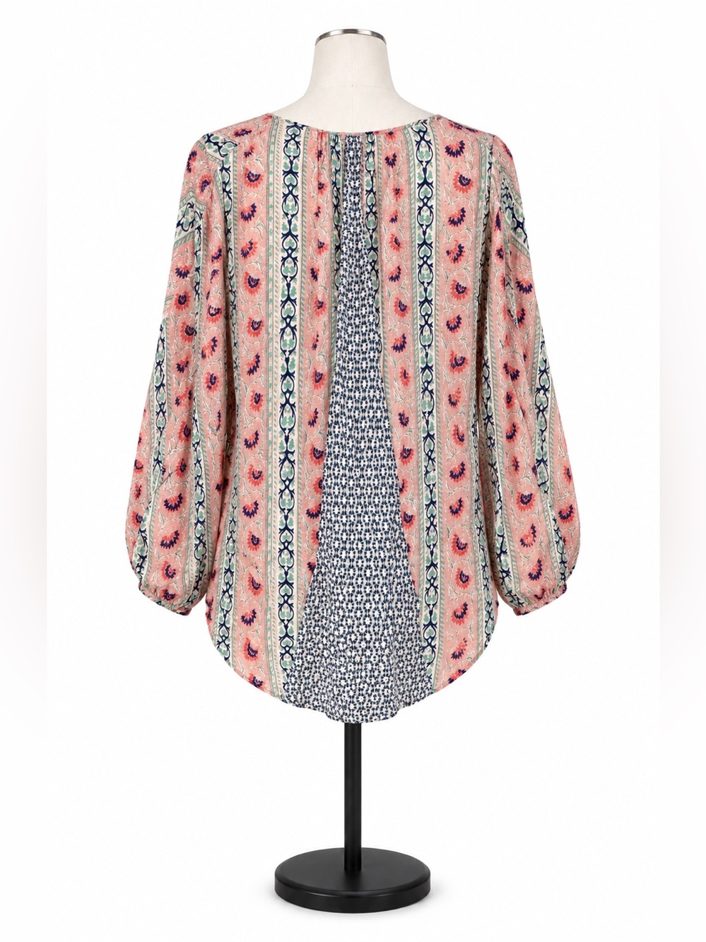 BCBGMAXAZRIA Women’s Large Printed Rayon Blouse V-Neck High-Low Hem
